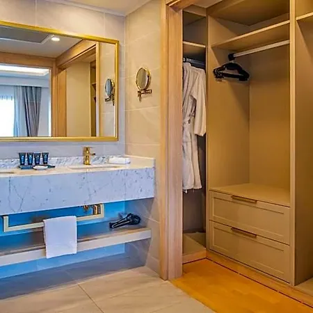 Hotel Miramare Queen 4*